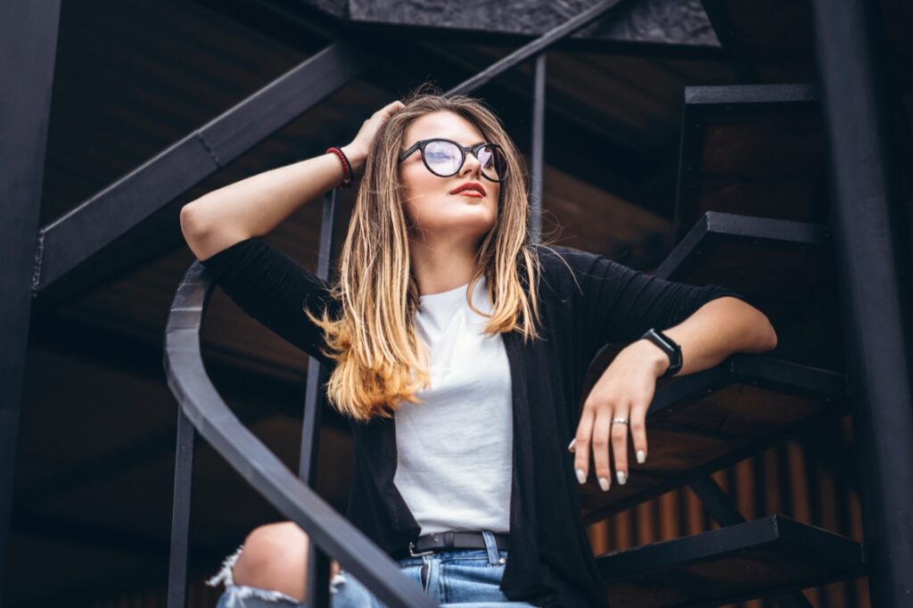 Jednym z kluczowych aspektów sukcesu Ray Ban jest jego nieustanne dążenie do perfekcji technologicznej